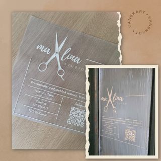 ✨ Nový detail pro @malinastudio.cz ✂️ Samolepka s označením provozovny přesně na míru - od návrhu až po vyřezání. 🤩...